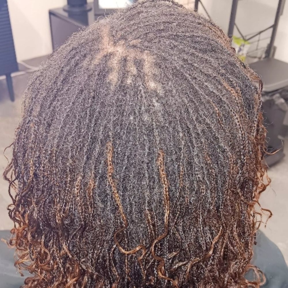 Mirror Emajez hair work in Amherst, example 1